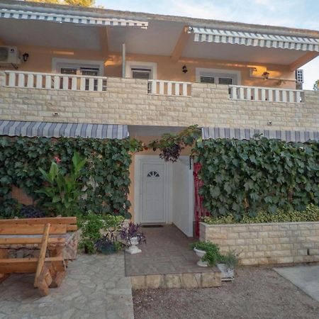 Apartments Plaza Ivan Dolac Exterior photo