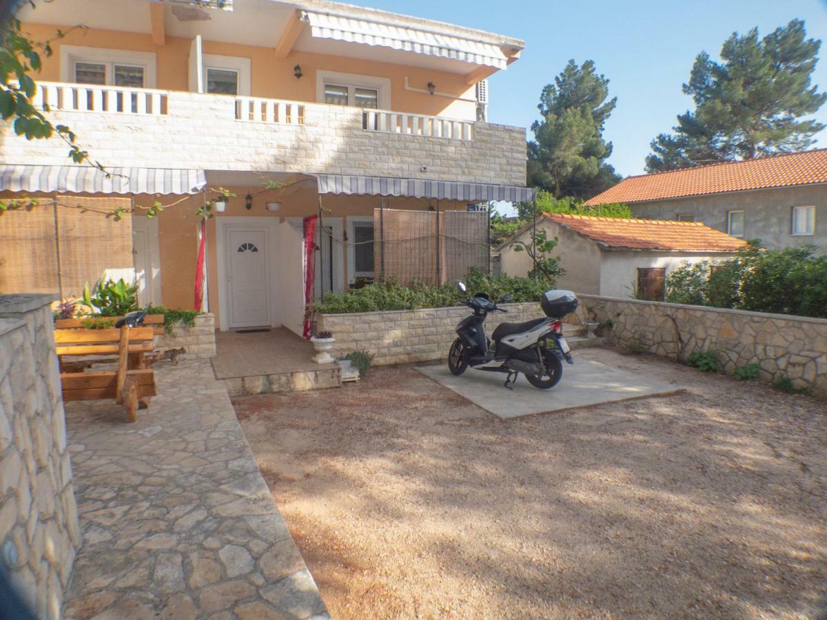 Apartments Plaza Ivan Dolac Exterior photo